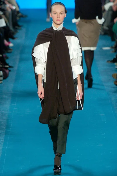 Look 10